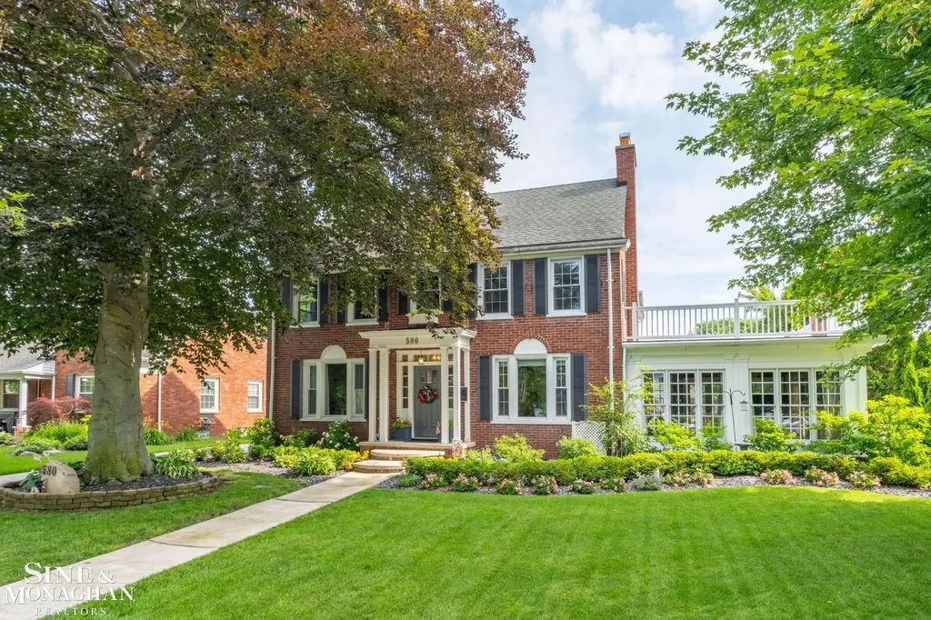580 Hampton Road Grosse Pointe Woods City MI 48236