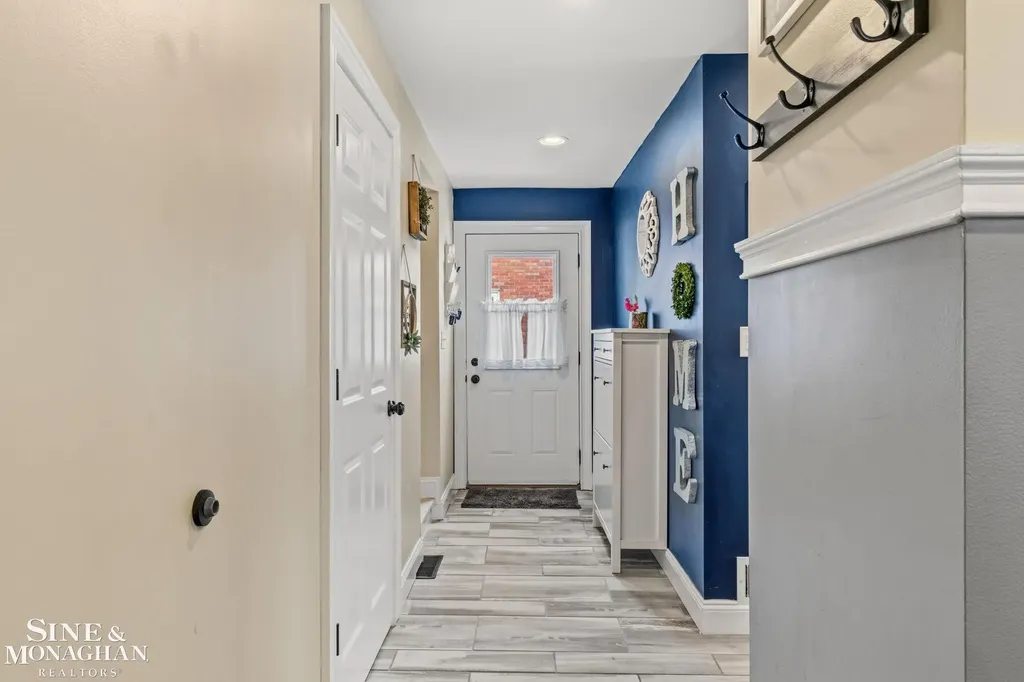 580 Hampton Road Grosse Pointe Woods City MI 48236
