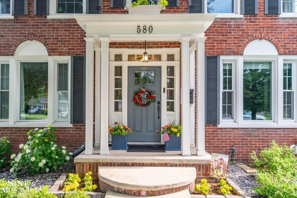 580 Hampton Road Grosse Pointe Woods City MI 48236