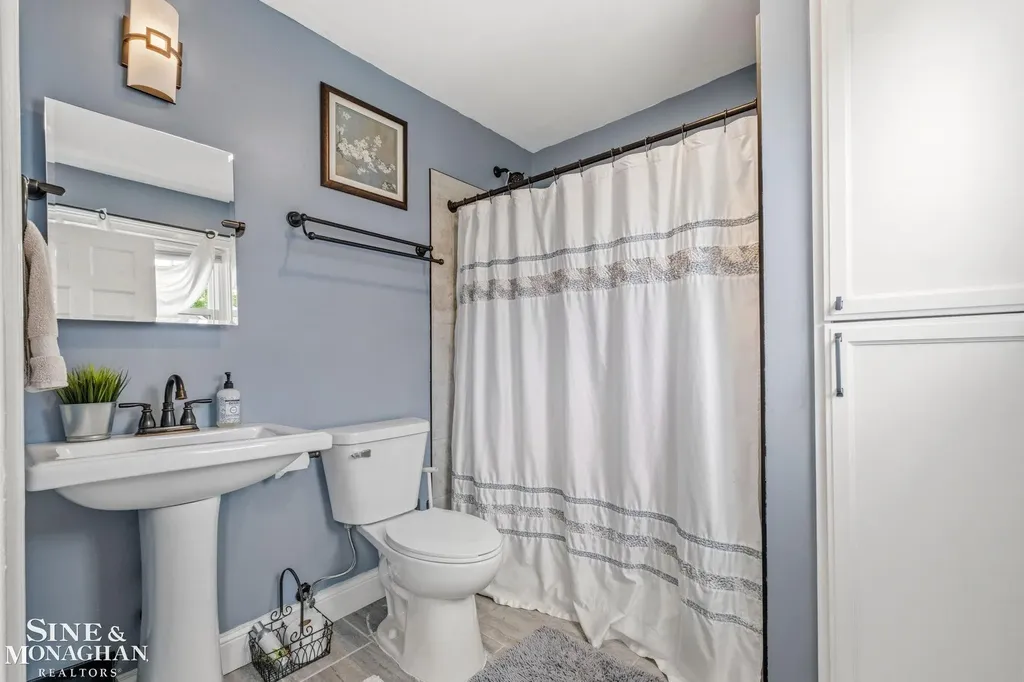580 Hampton Road Grosse Pointe Woods City MI 48236