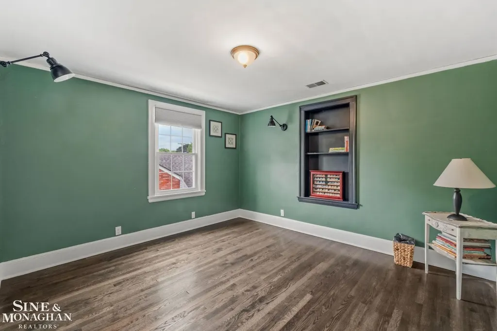 580 Hampton Road Grosse Pointe Woods City MI 48236