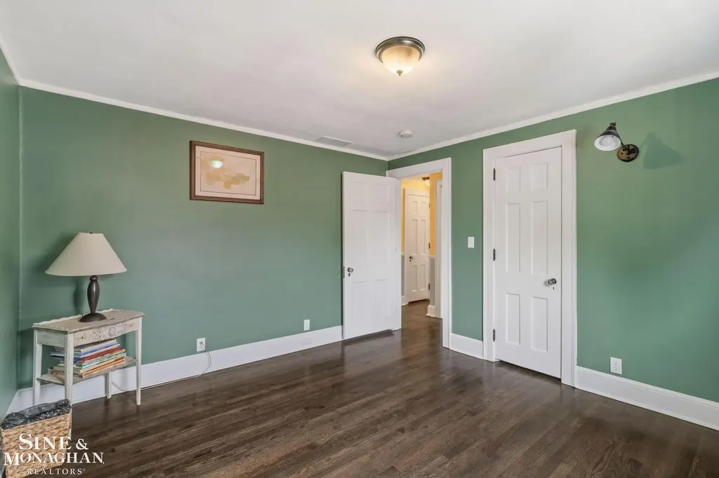 580 Hampton Road Grosse Pointe Woods City MI 48236