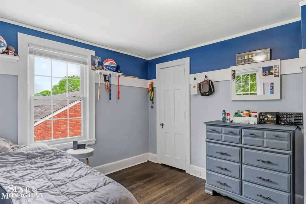 580 Hampton Road Grosse Pointe Woods City MI 48236