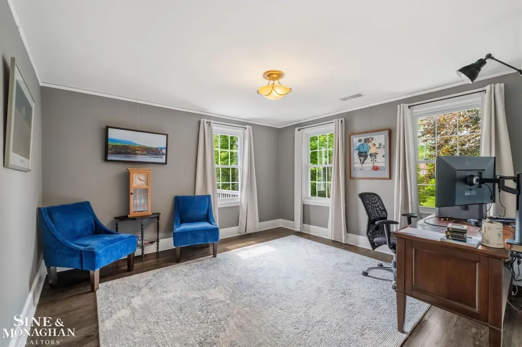 580 Hampton Road Grosse Pointe Woods City MI 48236