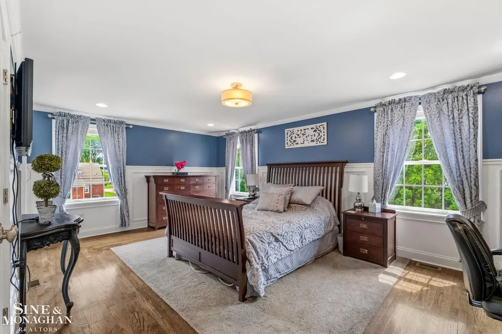 580 Hampton Road Grosse Pointe Woods City MI 48236