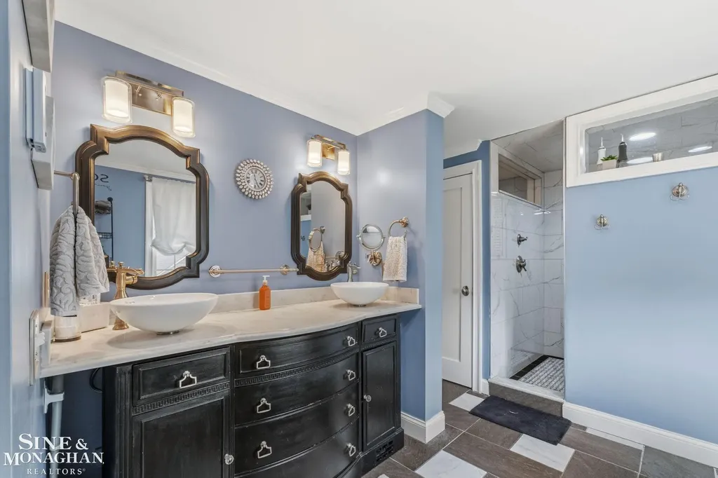 580 Hampton Road Grosse Pointe Woods City MI 48236