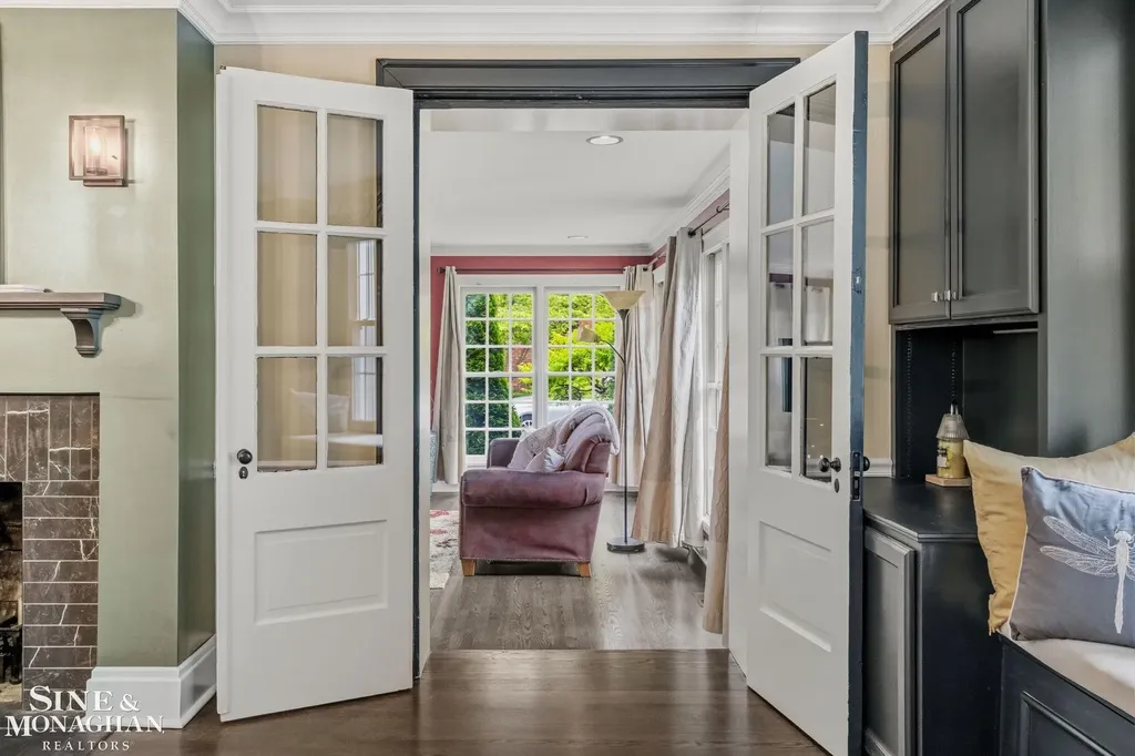 580 Hampton Road Grosse Pointe Woods City MI 48236