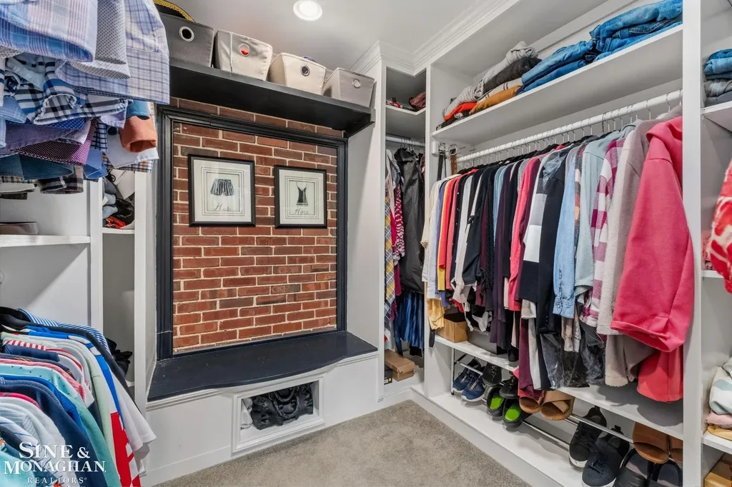 580 Hampton Road Grosse Pointe Woods City MI 48236