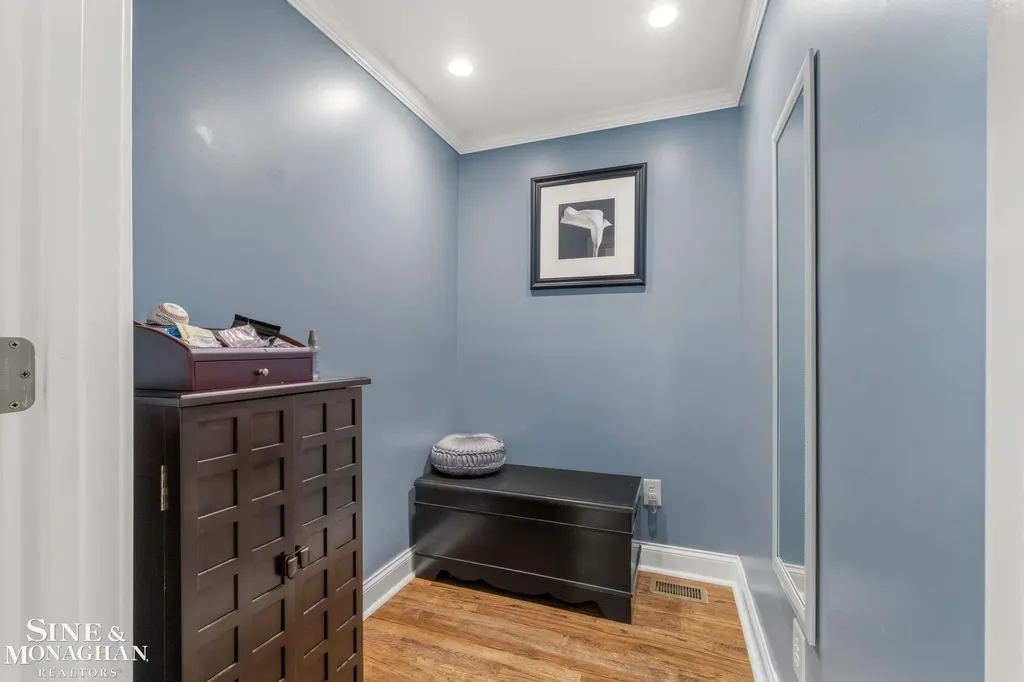 580 Hampton Road Grosse Pointe Woods City MI 48236