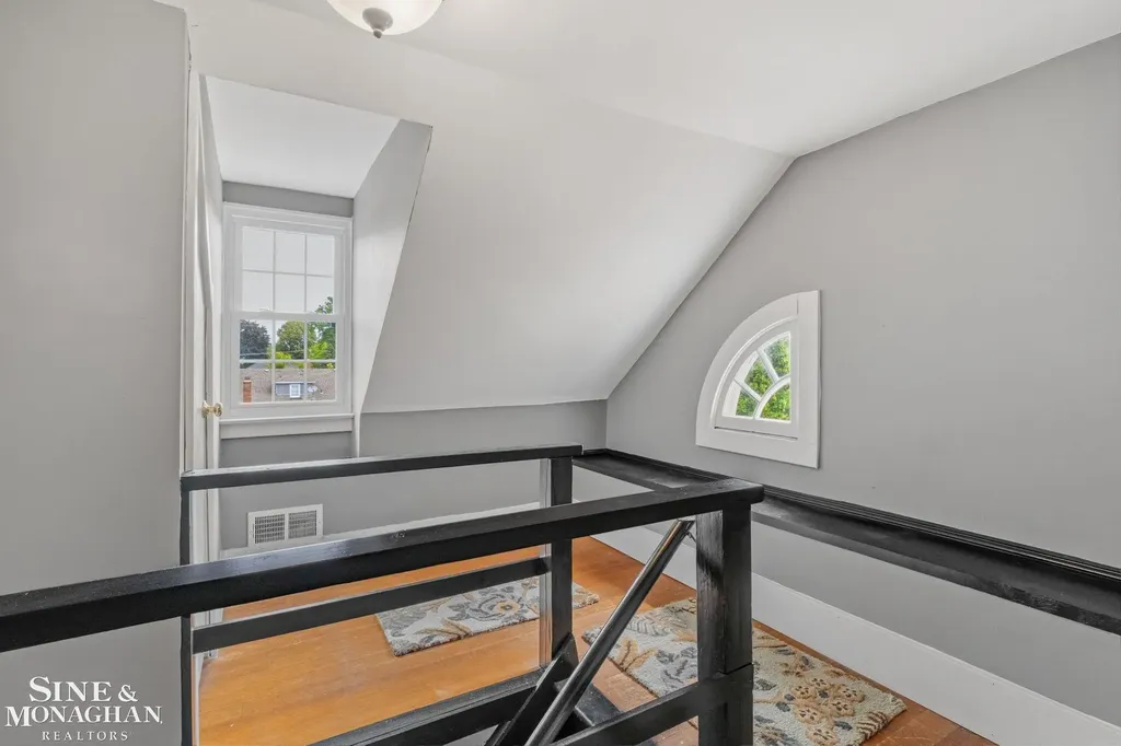 580 Hampton Road Grosse Pointe Woods City MI 48236