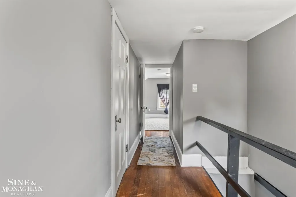 580 Hampton Road Grosse Pointe Woods City MI 48236