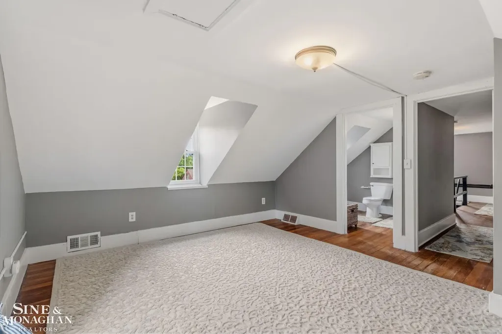 580 Hampton Road Grosse Pointe Woods City MI 48236
