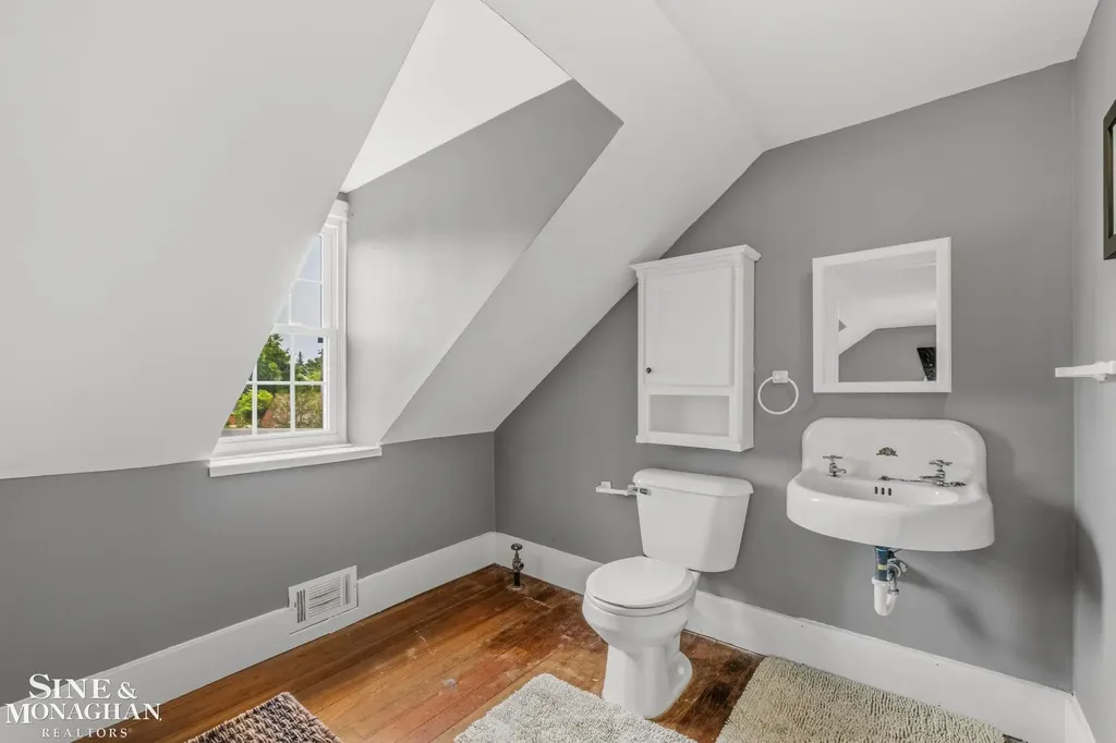 580 Hampton Road Grosse Pointe Woods City MI 48236