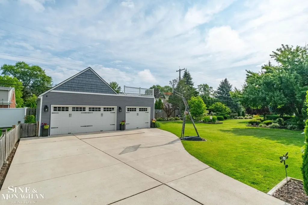 580 Hampton Road Grosse Pointe Woods City MI 48236