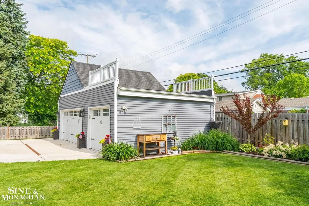 580 Hampton Road Grosse Pointe Woods City MI 48236