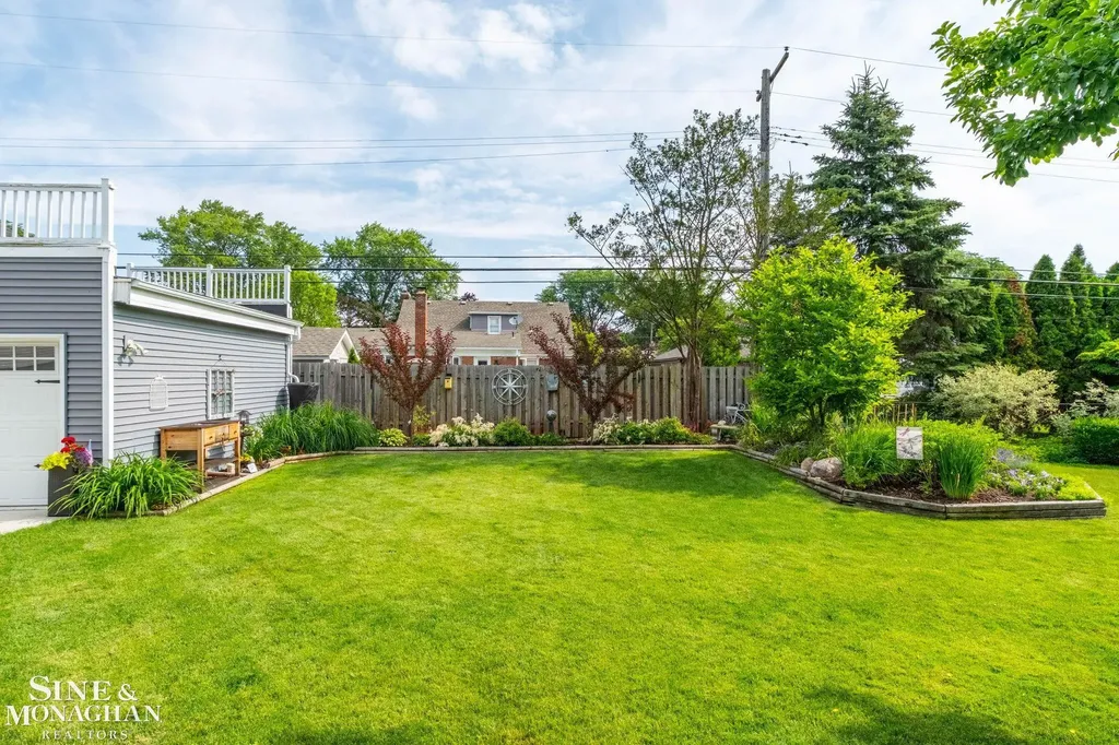 580 Hampton Road Grosse Pointe Woods City MI 48236
