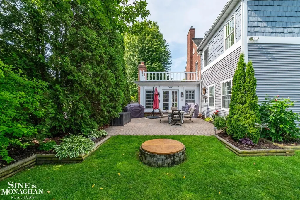 580 Hampton Road Grosse Pointe Woods City MI 48236