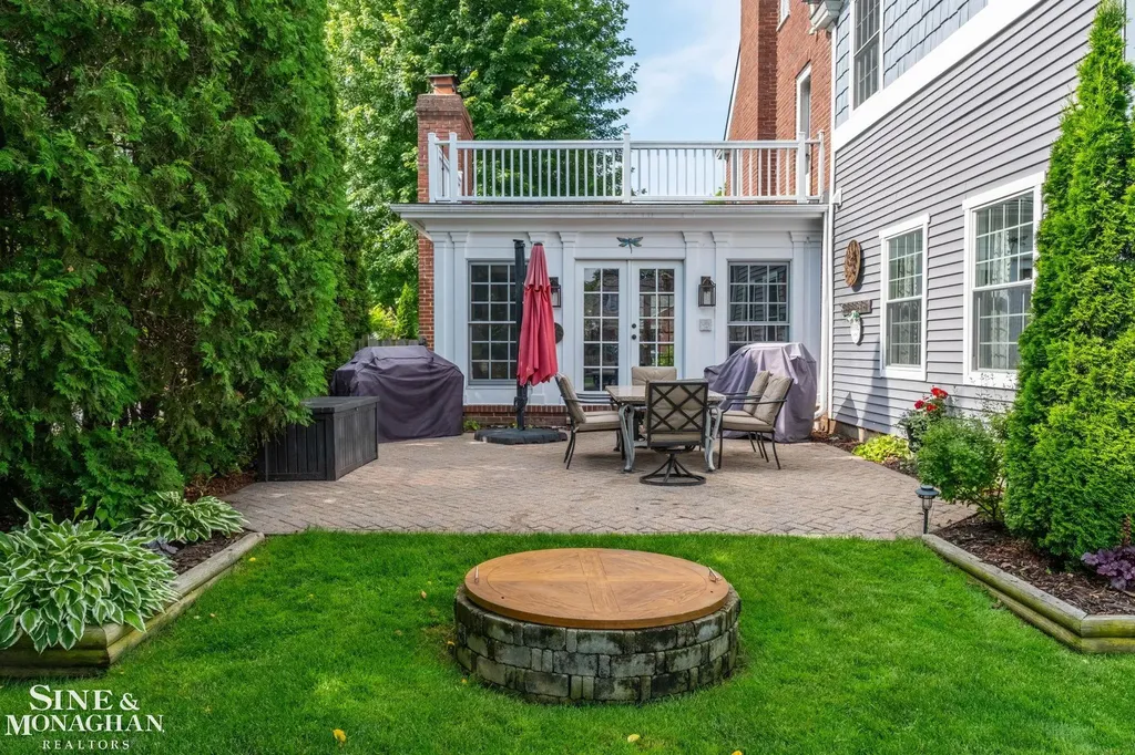 580 Hampton Road Grosse Pointe Woods City MI 48236