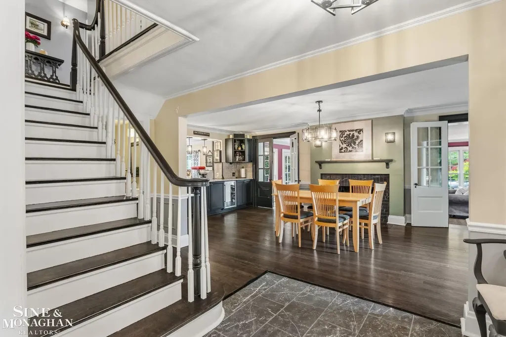 580 Hampton Road Grosse Pointe Woods City MI 48236