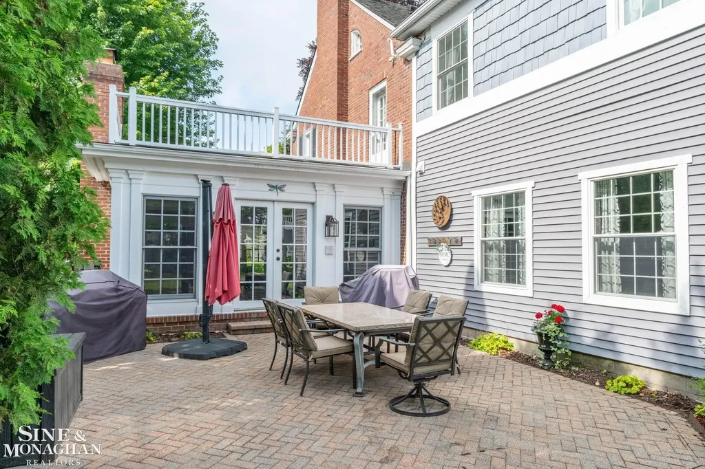 580 Hampton Road Grosse Pointe Woods City MI 48236