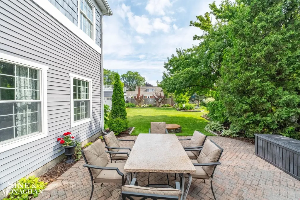 580 Hampton Road Grosse Pointe Woods City MI 48236