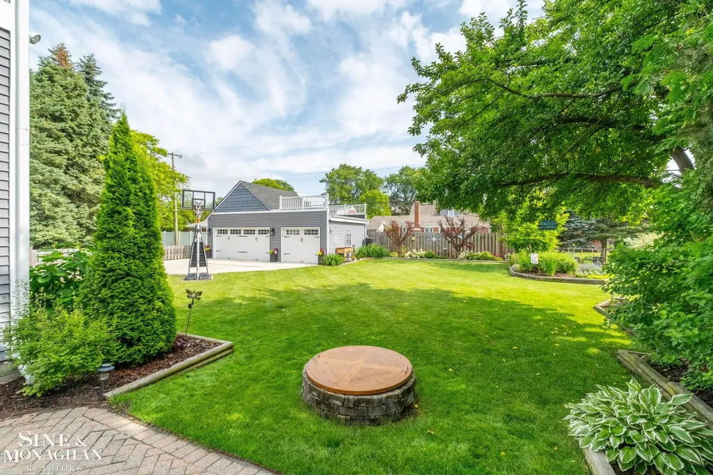 580 Hampton Road Grosse Pointe Woods City MI 48236