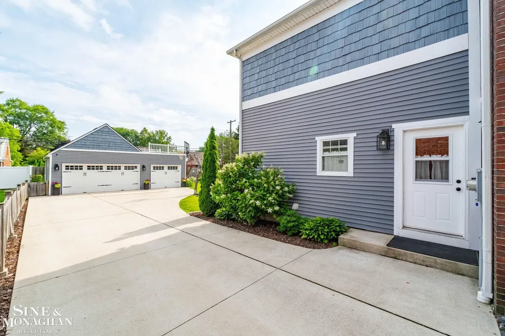 580 Hampton Road Grosse Pointe Woods City MI 48236
