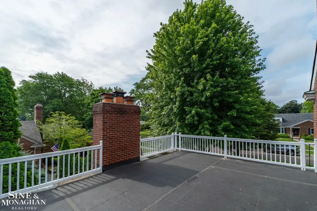 580 Hampton Road Grosse Pointe Woods City MI 48236