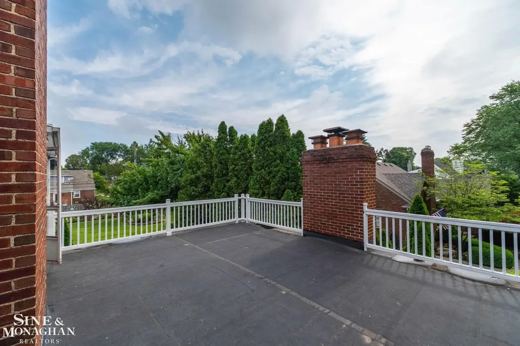 580 Hampton Road Grosse Pointe Woods City MI 48236