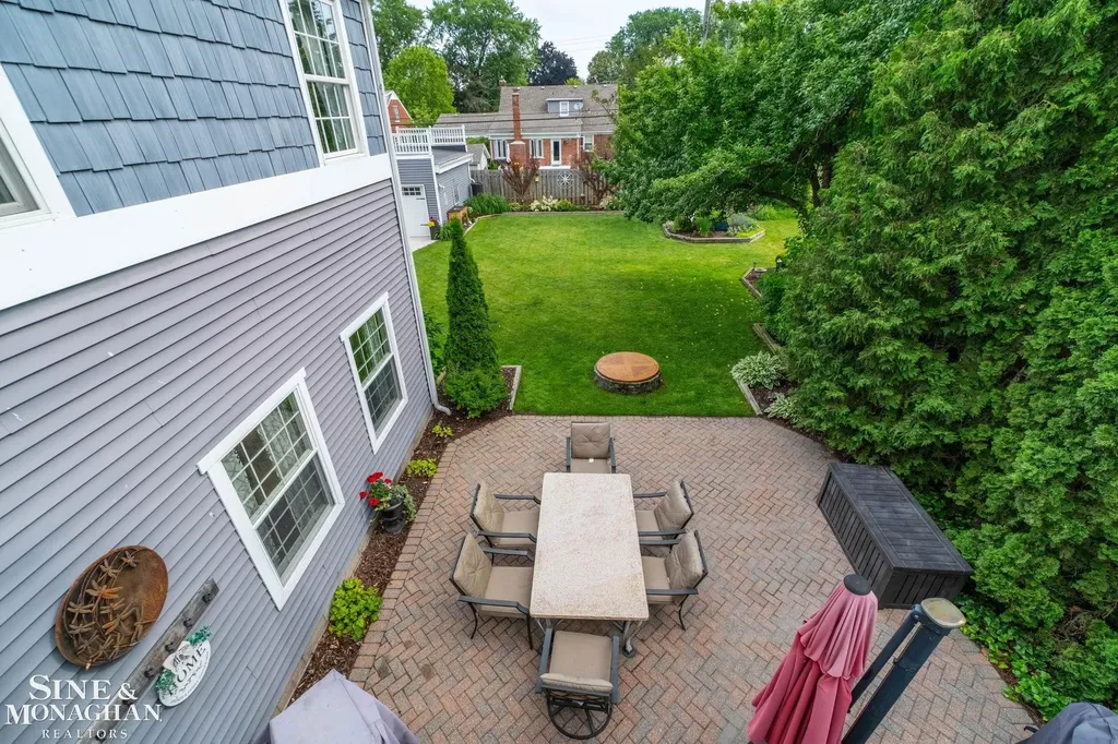 580 Hampton Road Grosse Pointe Woods City MI 48236