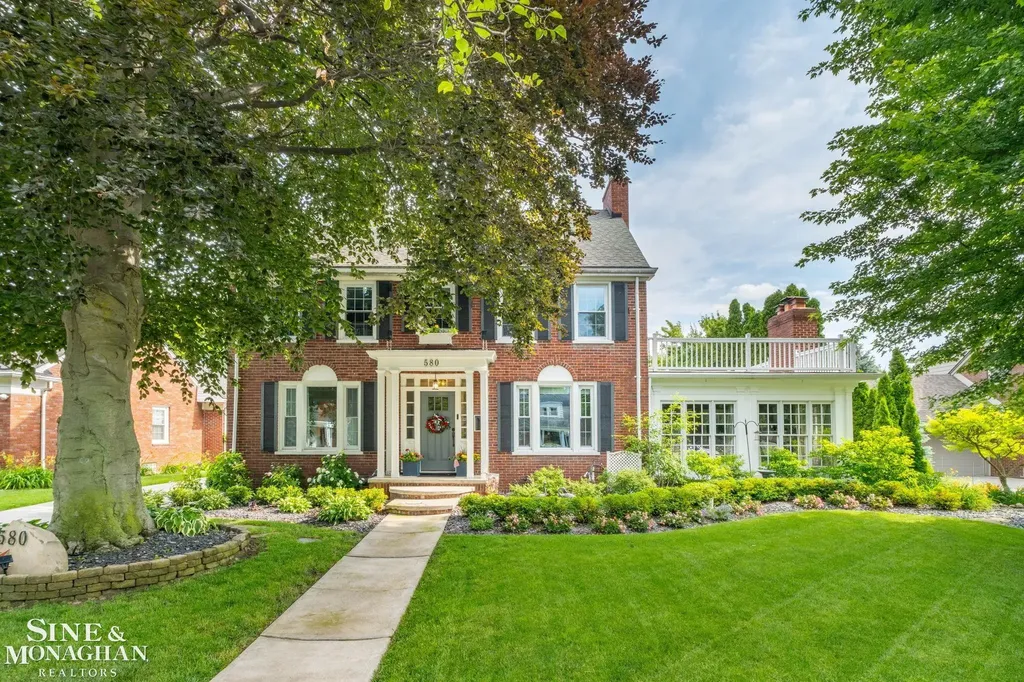 580 Hampton Road Grosse Pointe Woods City MI 48236