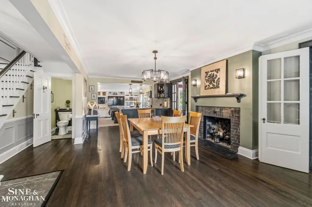 580 Hampton Road Grosse Pointe Woods City MI 48236