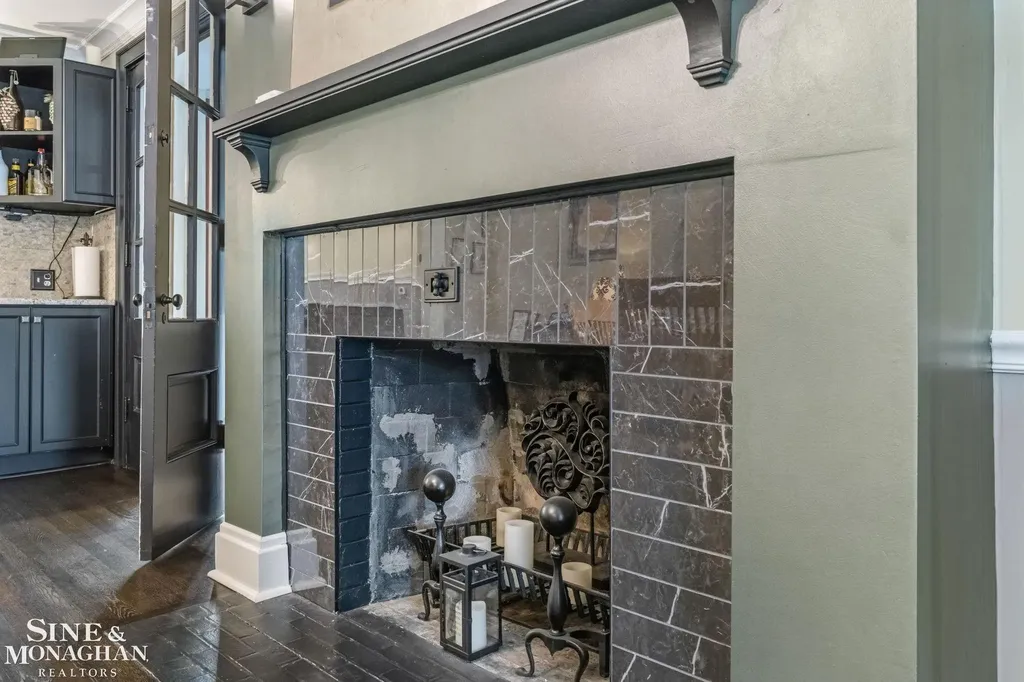 580 Hampton Road Grosse Pointe Woods City MI 48236