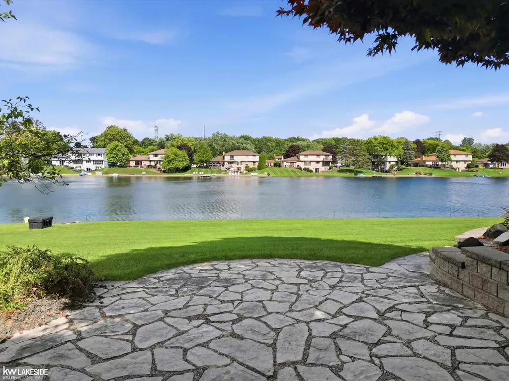 54416 Blue Cloud Drive Shelby Charter Township MI 48315