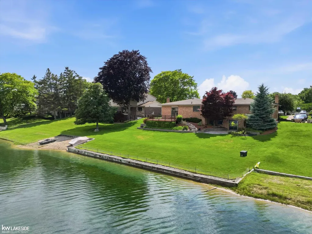 54416 Blue Cloud Drive Shelby Charter Township MI 48315