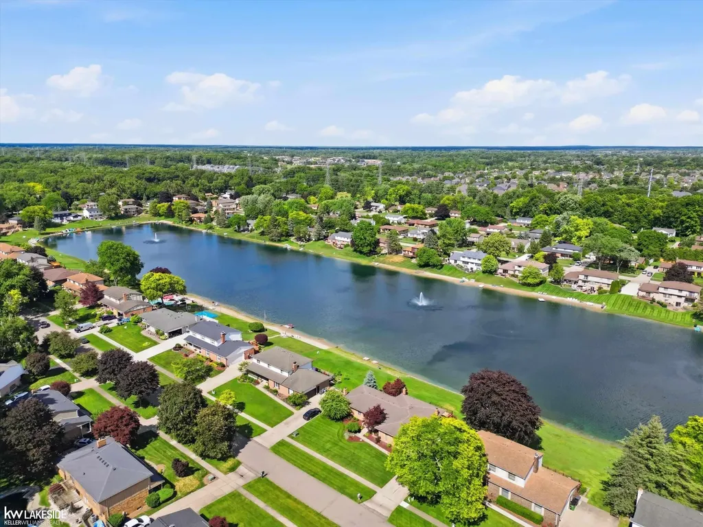 54416 Blue Cloud Drive Shelby Charter Township MI 48315