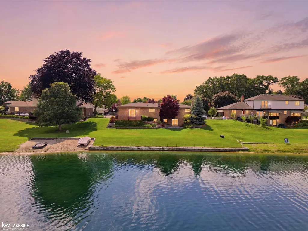 54416 Blue Cloud Drive Shelby Charter Township MI 48315