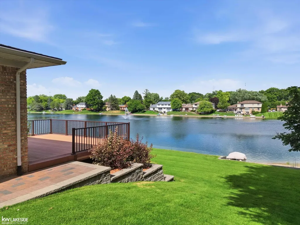 54416 Blue Cloud Drive Shelby Charter Township MI 48315