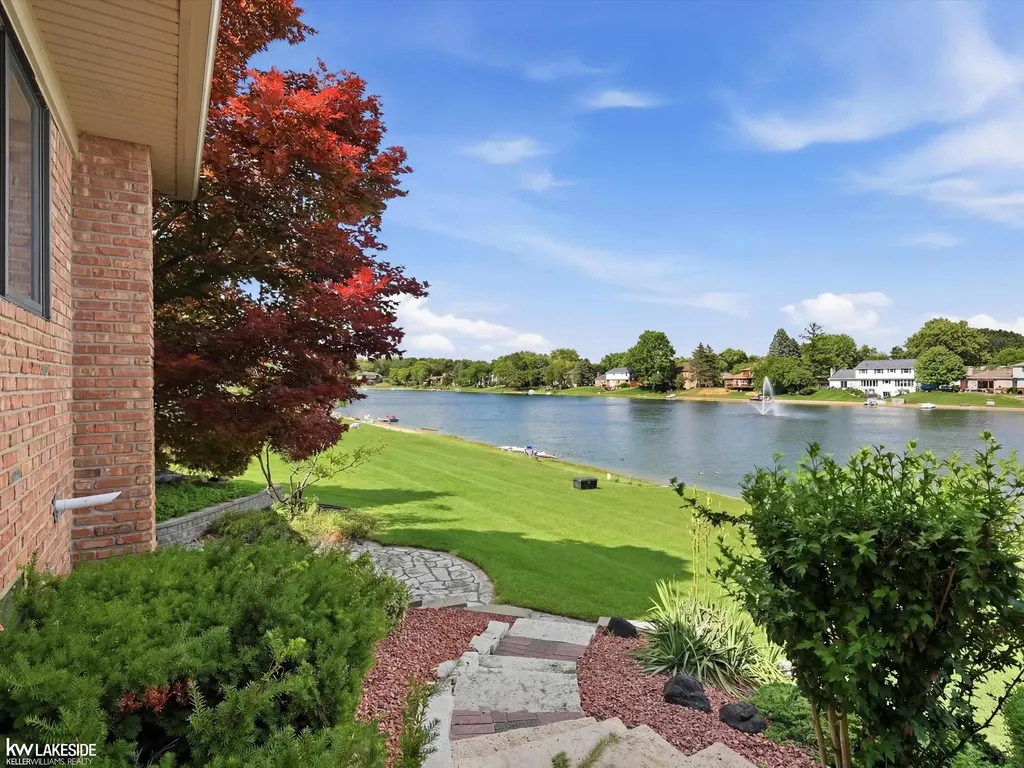 54416 Blue Cloud Drive Shelby Charter Township MI 48315