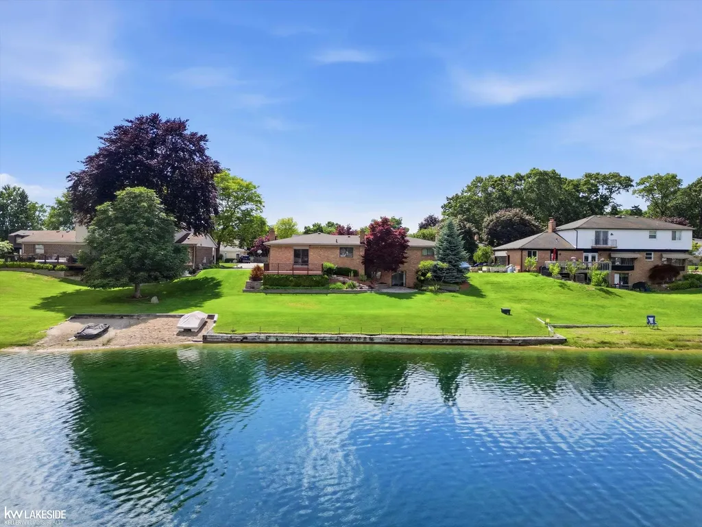54416 Blue Cloud Drive Shelby Charter Township MI 48315