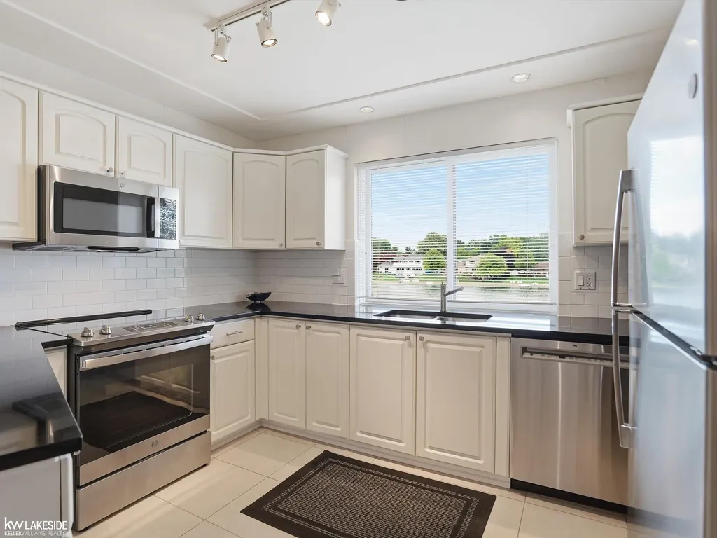 54416 Blue Cloud Drive Shelby Charter Township MI 48315