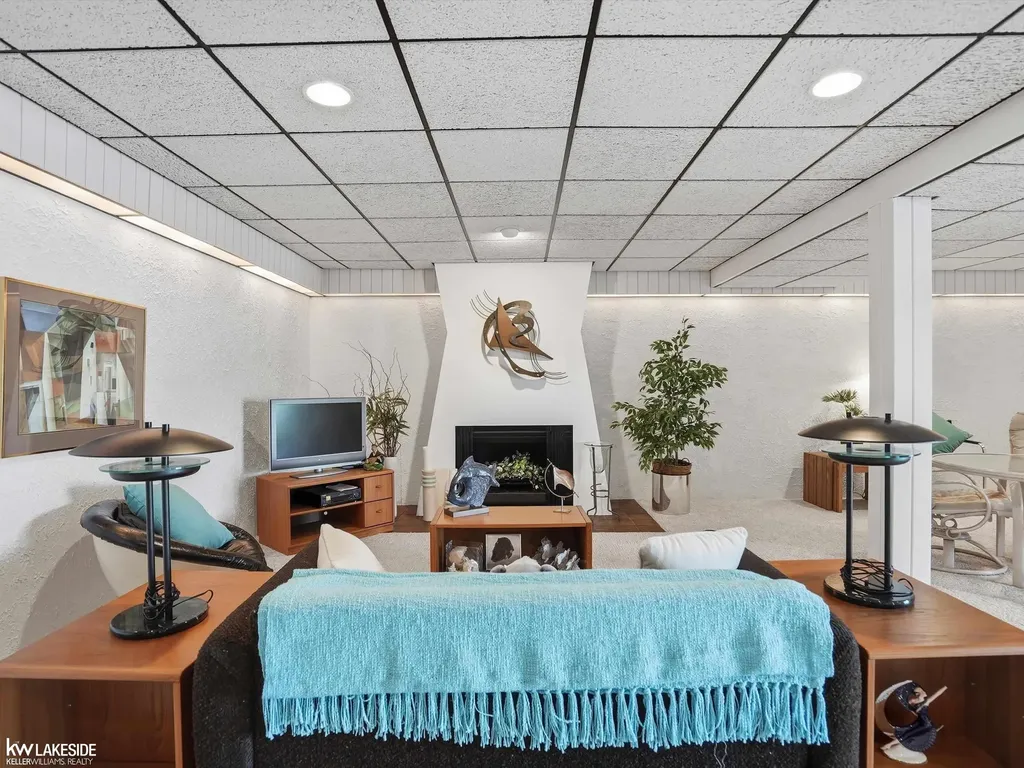 54416 Blue Cloud Drive Shelby Charter Township MI 48315