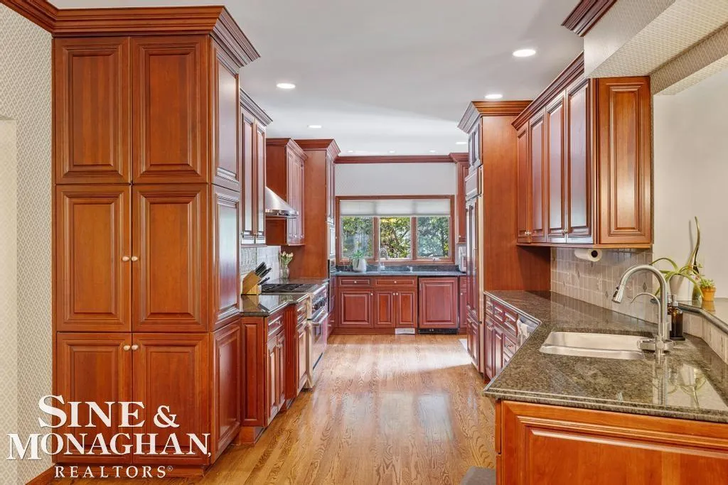 1045 Whittier Road Grosse Pointe Park City MI 48230