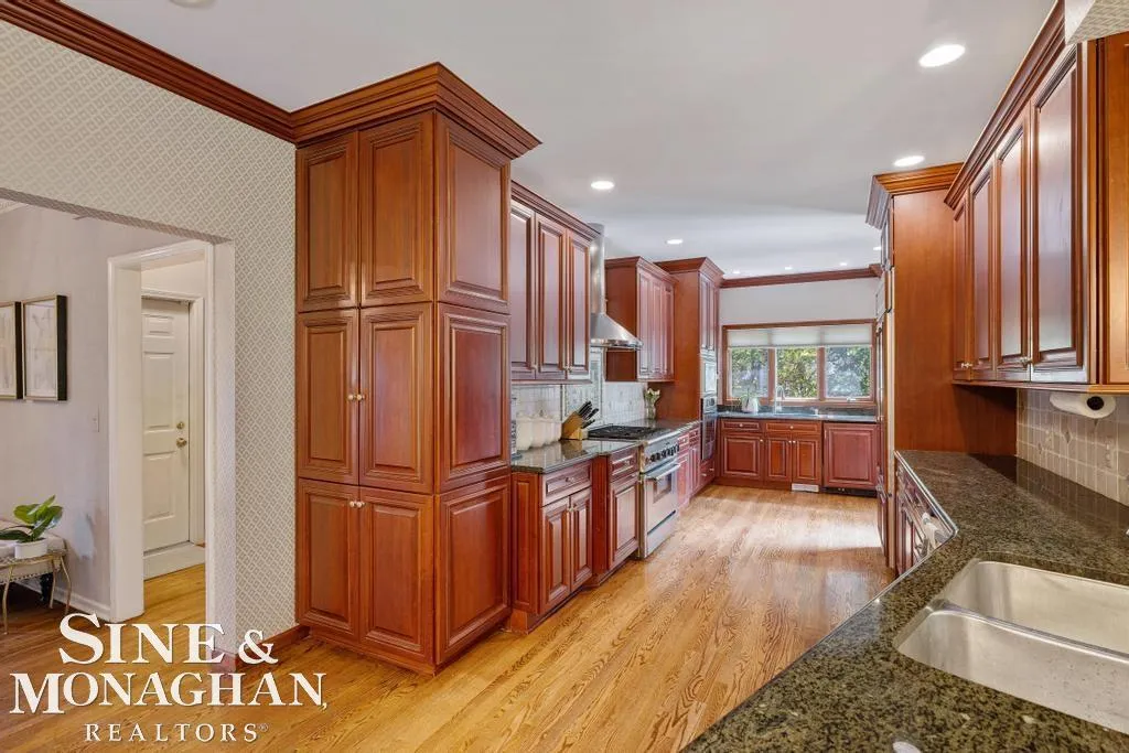 1045 Whittier Road Grosse Pointe Park City MI 48230