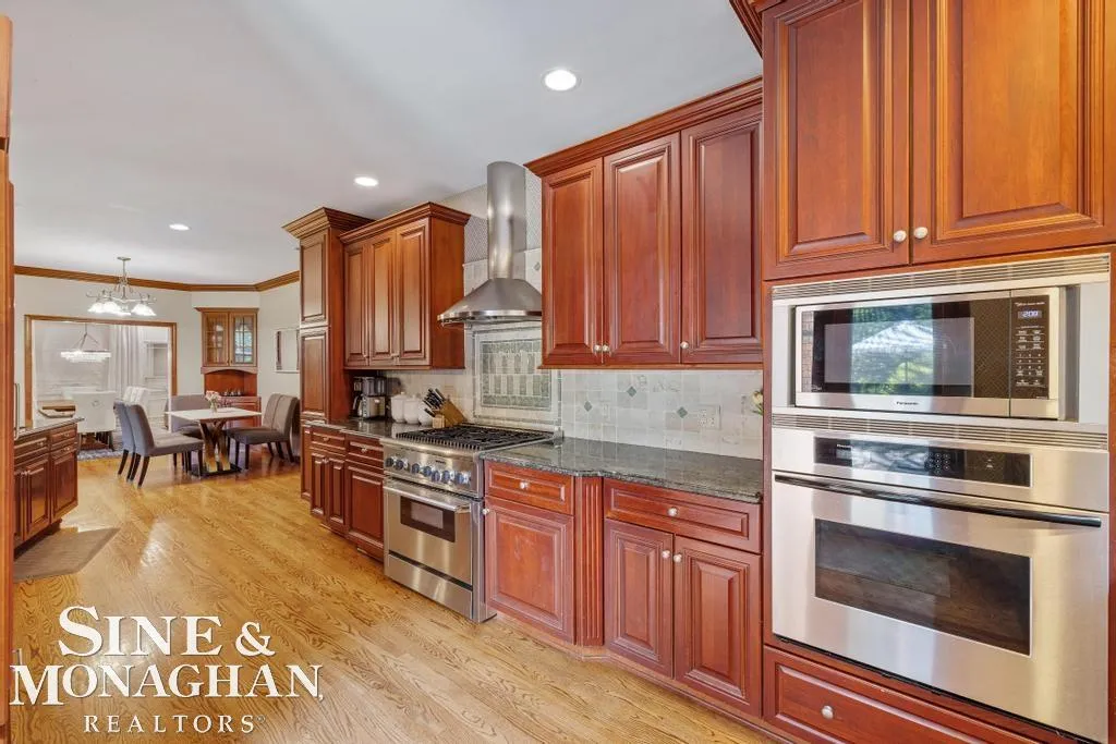 1045 Whittier Road Grosse Pointe Park City MI 48230