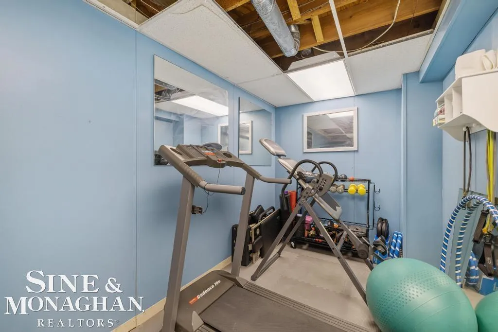 1045 Whittier Road Grosse Pointe Park City MI 48230