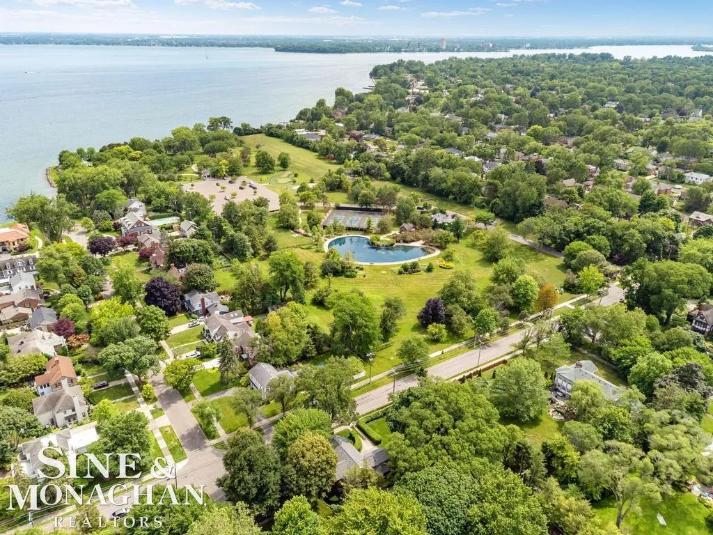1045 Whittier Road Grosse Pointe Park City MI 48230