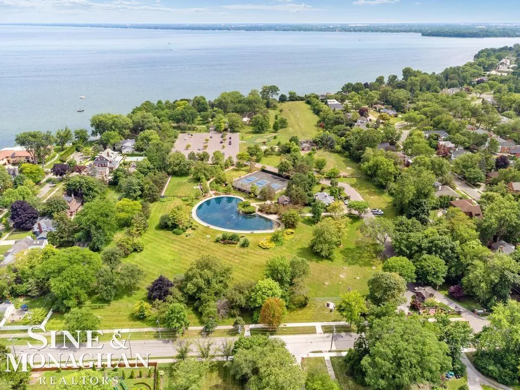 1045 Whittier Road Grosse Pointe Park City MI 48230