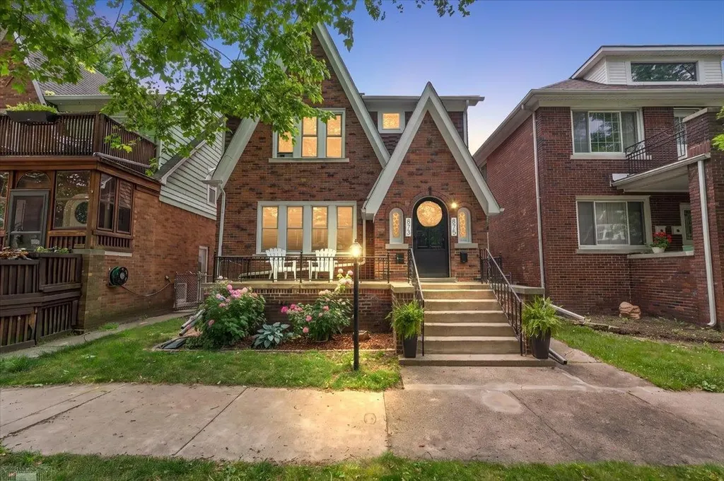 873-875 Beaconsfield Avenue Grosse Pointe Park City MI 48230
