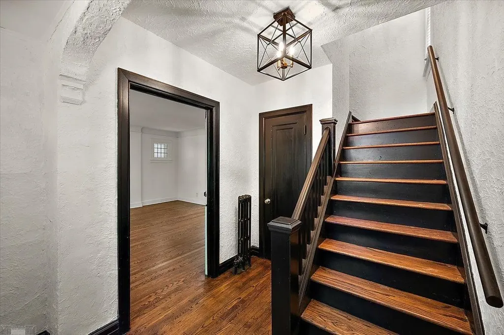 873-875 Beaconsfield Avenue Grosse Pointe Park City MI 48230